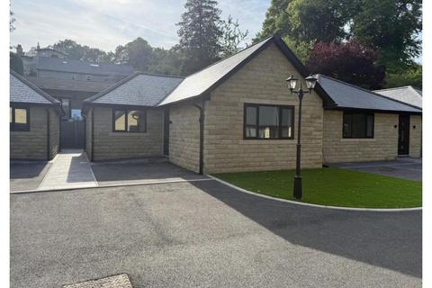 2 bed bungalow for rent in Lawn Mews, Keighley BD20