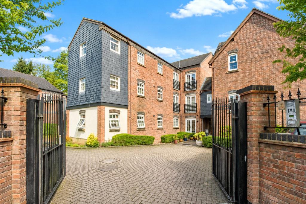2 bedroom flat for sale