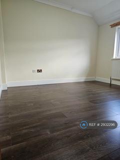 3 bedroom semi-detached house to rent, Ivy Crescent, Slough, SL1