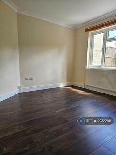 3 bedroom semi-detached house to rent, Ivy Crescent, Slough, SL1
