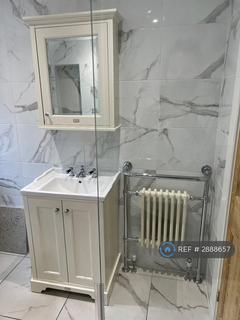 2 bedroom semi-detached house to rent, Lower Green Road, Esher, KT10