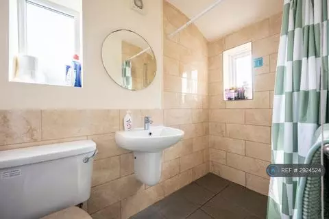 1 bedroom in a house share to rent – pohled 3