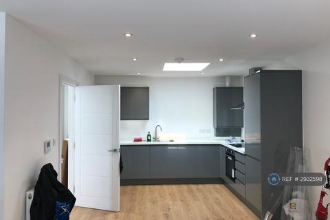 3 bedroom flat to rent, Cameron Court, London, E12