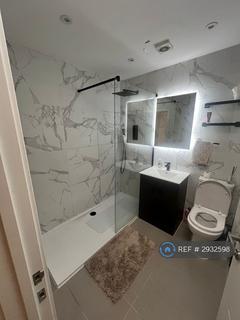 3 bedroom flat to rent, Cameron Court, London, E12