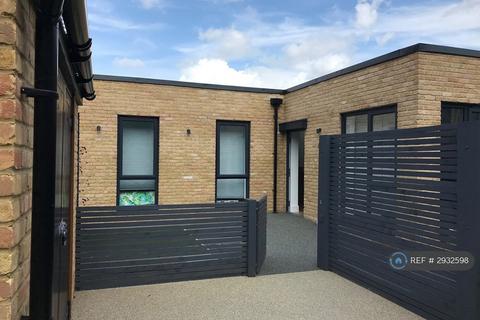 3 bedroom flat to rent, Cameron Court, London, E12