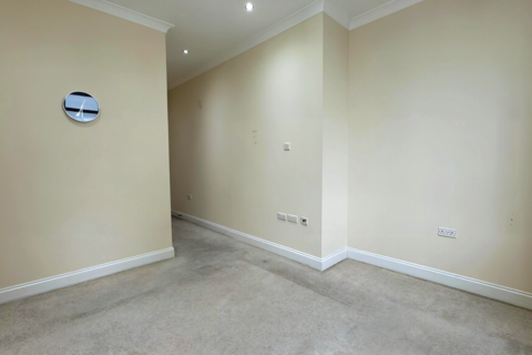 1 bedroom flat to rent, High Street, Slough, SL1