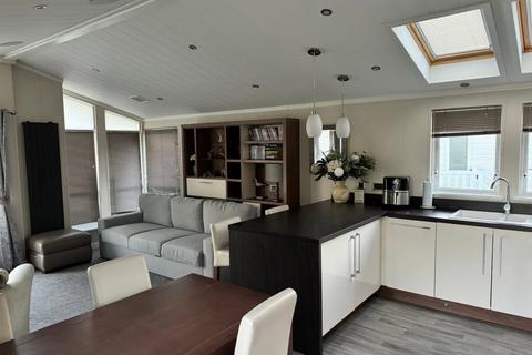 2 bedroom lodge for sale, Willerby Newhampshire , Beal, TD15 2PA