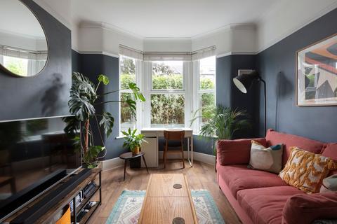 2 bedroom maisonette for sale, Twickenham Road, London E11