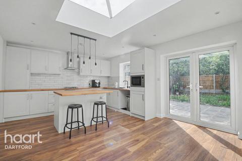 2 bedroom bungalow for sale, Chatsworth Road, Dartford