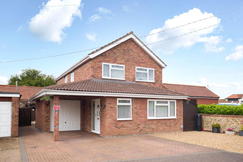 4 bedroom detached house for sale in Fakenham on OnTheMarket