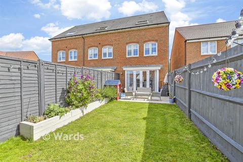4 bedroom townhouse for sale, Woodpecker Way, Hythe CT21