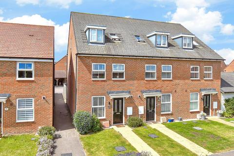 4 bedroom townhouse for sale, Woodpecker Way, Hythe CT21