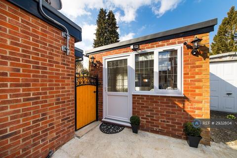 Studio to rent, Brackendene, Dartford, DA2