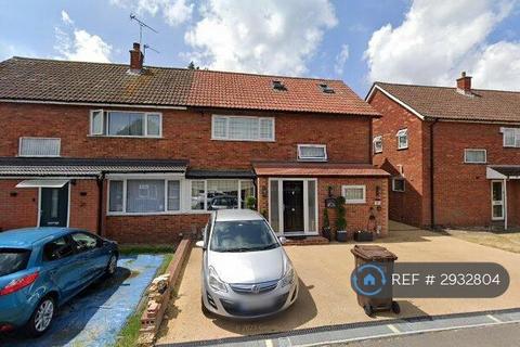 Studio to rent, Brackendene, Dartford, DA2