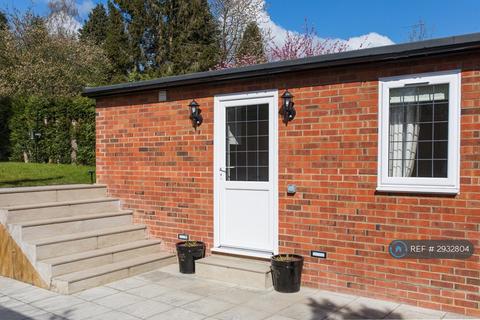 Studio to rent, Brackendene, Dartford, DA2