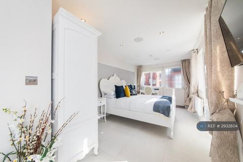 Studio to rent, Brackendene, Dartford, DA2