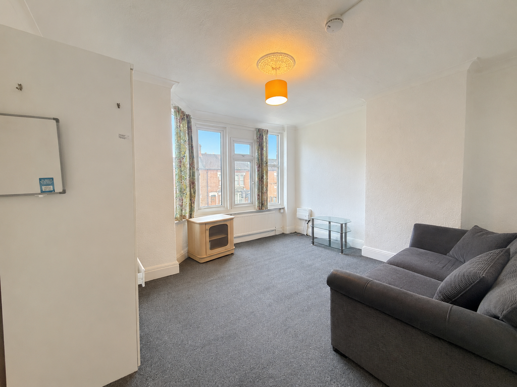 Apartment in Leicester, Aylestone Park - View 4