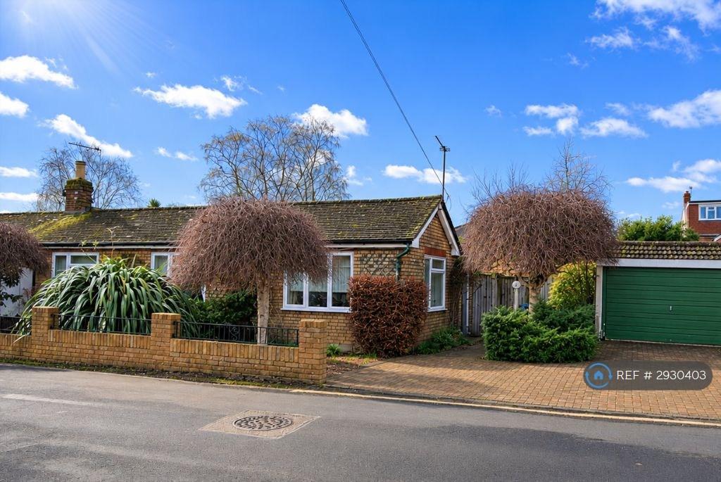 4 bedroom semi-detached house to rent