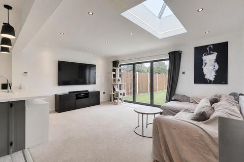 3 bedroom semi-detached house for sale, Louisa Avenue, Benfleet SS7