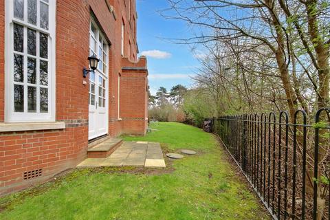 2 bedroom flat for sale, The Birches, Napsbury Park