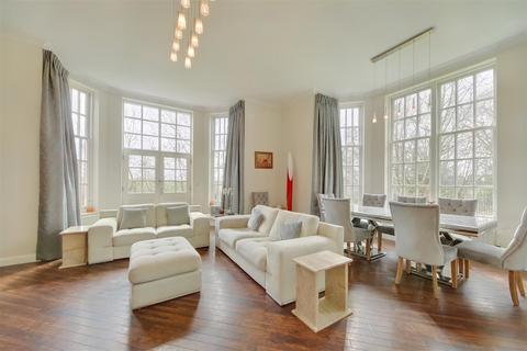 2 bedroom flat for sale, The Birches, Napsbury Park