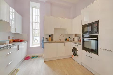 2 bedroom flat for sale, The Birches, Napsbury Park