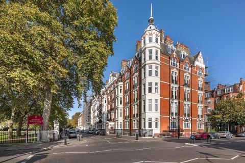 4 bedroom flat for sale, Burton Court, Chelsea, London SW3