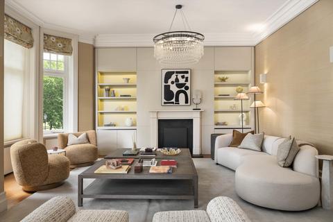 4 bedroom flat for sale, Burton Court, Chelsea, London SW3