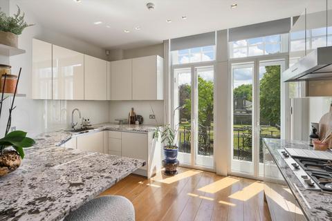 4 bedroom flat for sale, Burton Court, Chelsea, London SW3
