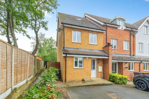 Laurel Mews, Leighton Buzzard