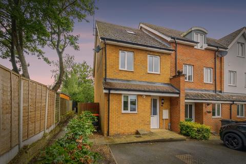 3 bedroom townhouse for sale, Laurel Mews, Leighton Buzzard