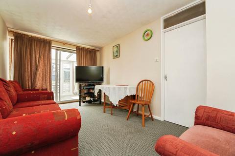 3 bedroom end of terrace house for sale, Golden Close, Tuffley, Gloucester, Gloucestershire, GL4