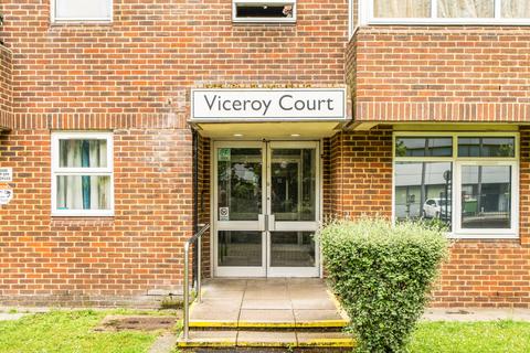 1 bedroom apartment for sale, Dingwall Road, Croydon