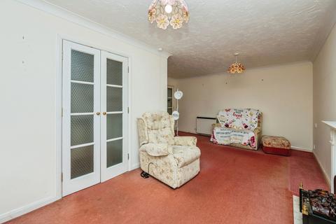 1 bedroom flat for sale, Swan Court, Banbury Road, Stratford-upon-Avon, Warwickshire, CV37