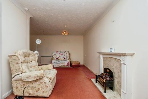 1 bedroom flat for sale, Swan Court, Banbury Road, Stratford-upon-Avon, Warwickshire, CV37