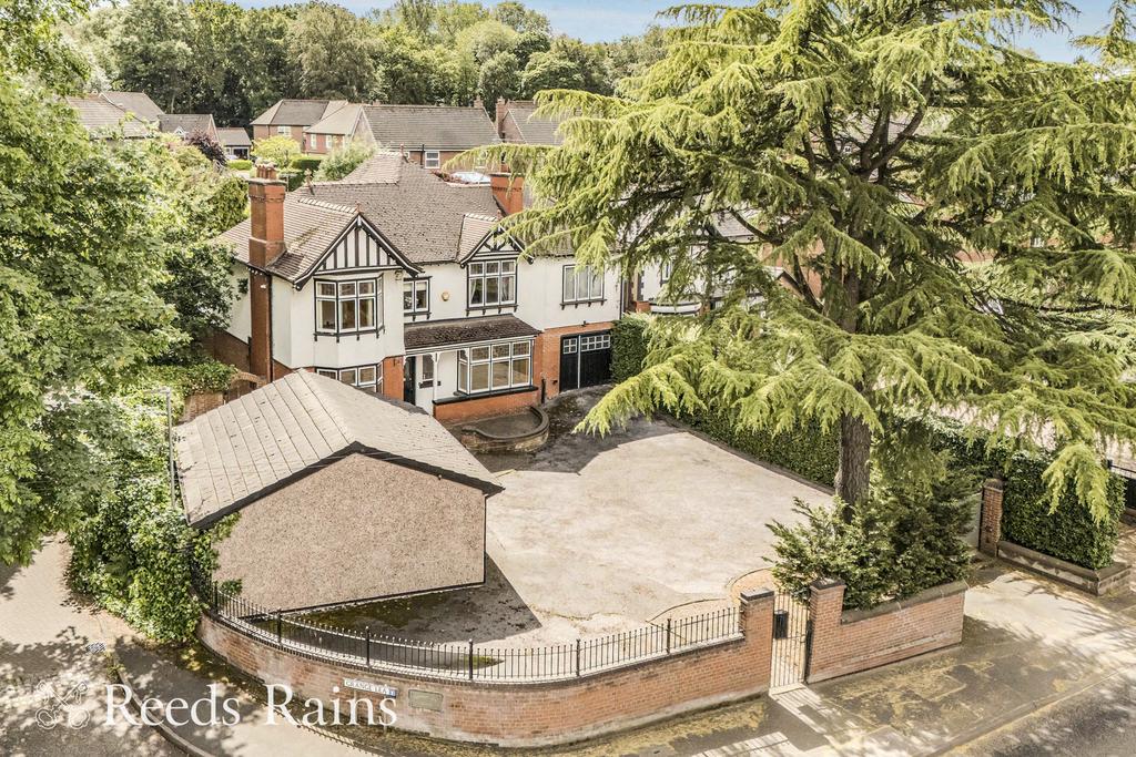 6 bedroom detached house for sale