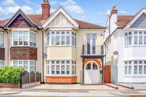 4 bedroom semi-detached house for sale, Warwick Road, Thorpe Bay SS1