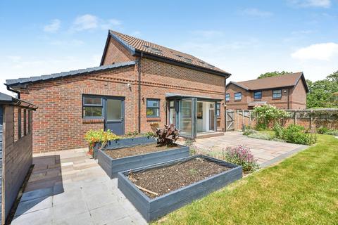 5 bedroom detached house for sale, Barrington Close, East Cowes, Isle of Wight, PO32