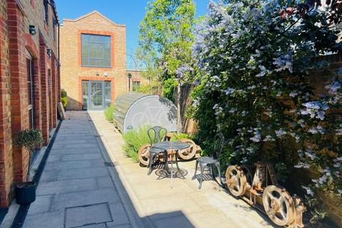Office to rent, 23 Waldegrave Rd Teddington TW11 8LA