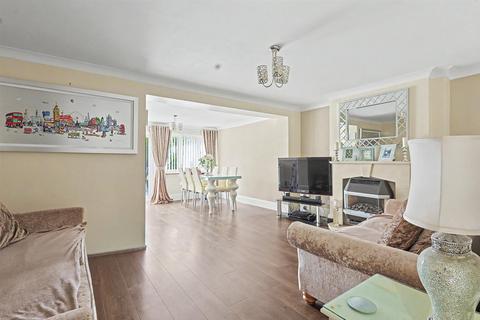 3 bedroom chalet for sale, Ambleside Gardens, Hockley SS5