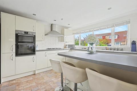 3 bedroom chalet for sale, Ambleside Gardens, Hockley SS5