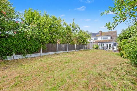 3 bedroom chalet for sale, Ambleside Gardens, Hockley SS5