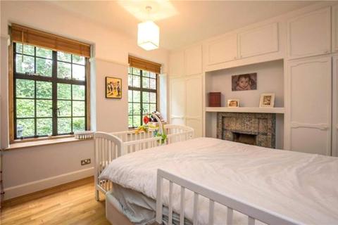 undefined, Eveline Court, Connaught Gardens, London, N10