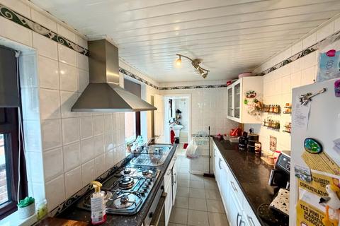 2 bedroom terraced house for sale, Queen Street, Newcastle-Under-Lyme ST5