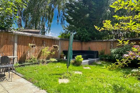 2 bedroom end of terrace house for sale, Melrose Close, Farnborough