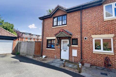 2 bedroom end of terrace house for sale, Melrose Close, Farnborough