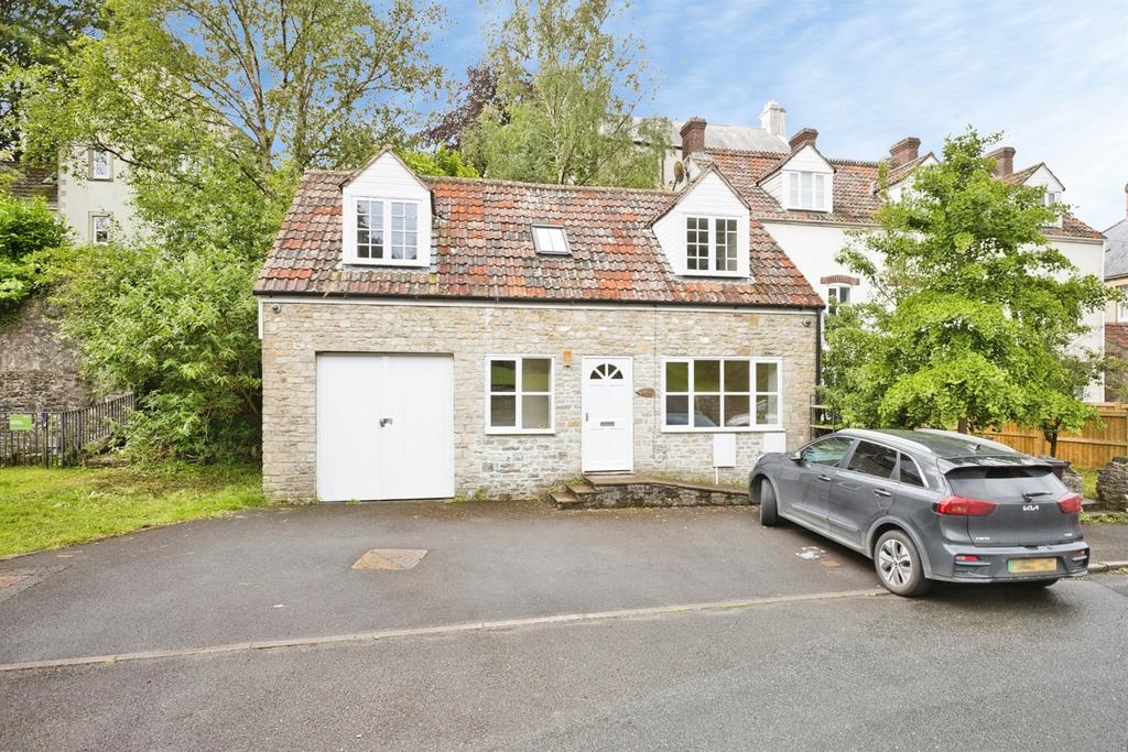 2 bedroom detached house for sale