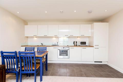 2 bedroom apartment to rent, The Crescent, Portsmouth PO1