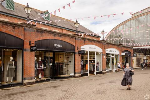Retail property (high street) to rent, 11 Goswell Hl Windsor SL4 1RH