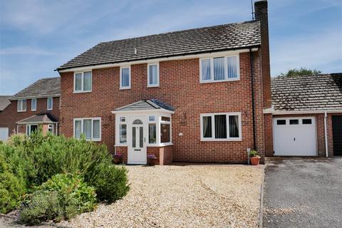 undefined, Boundary Close, Bradenstoke